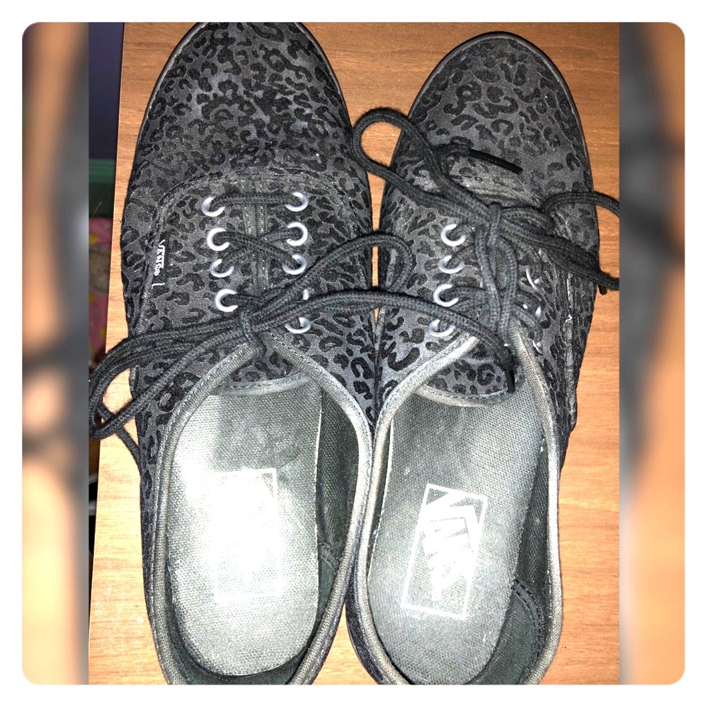Vans shoes Size US 7.5 men 9 women